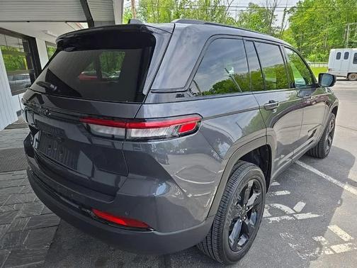 2025 Jeep Grand Cherokee Laredo