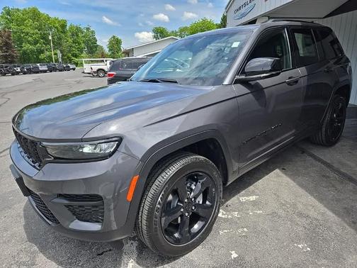 2025 Jeep Grand Cherokee Laredo