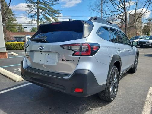 Ice Silver Metallic 2023 Subaru Outback Onyx Edition