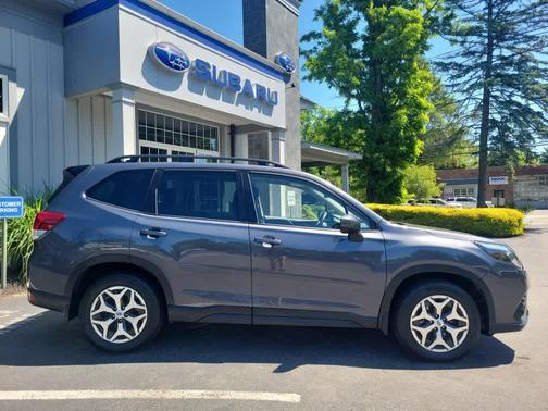 Magnetite Gray Metallic 2024 Subaru Forester Premium