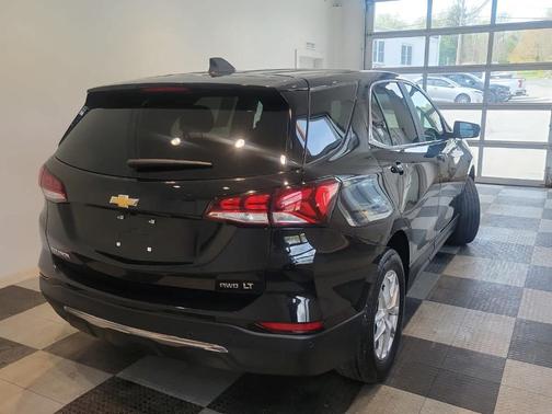 Mosaic Black Metallic 2024 Chevrolet Equinox LT
