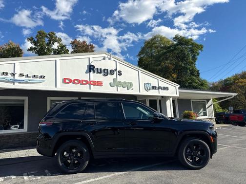 Gloss Black 2027 Jeep Grand Cherokee Limited