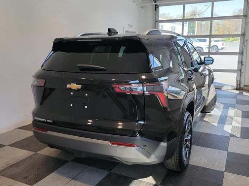 Mosaic Black Metallic 2025 Chevrolet Equinox LT