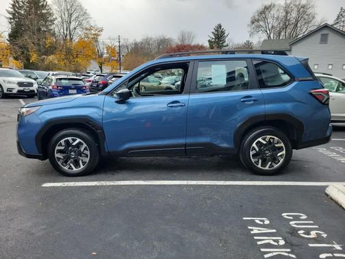 2025 Subaru Forester Base