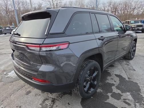 2025 Jeep Grand Cherokee Laredo