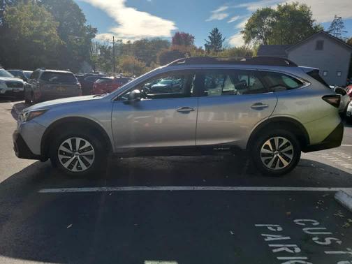 2022 Subaru Outback Base (CVT)