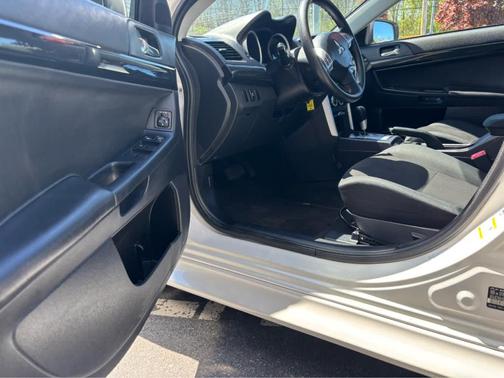 Diamond White Pearl 2016 Mitsubishi Lancer ES