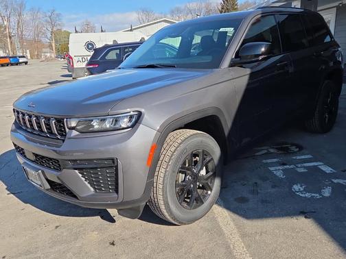 2026 Jeep Grand Cherokee Laredo