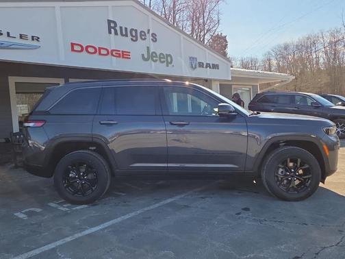 2026 Jeep Grand Cherokee Laredo