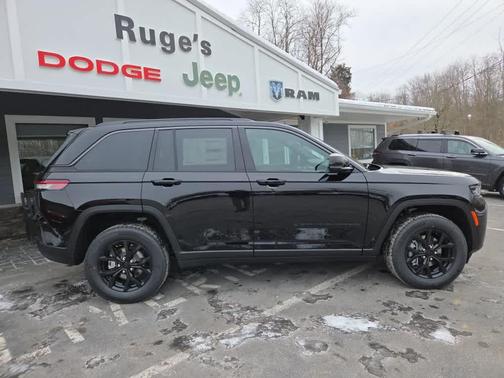 2026 Jeep Grand Cherokee Laredo