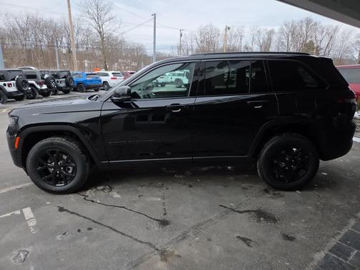 2026 Jeep Grand Cherokee Laredo