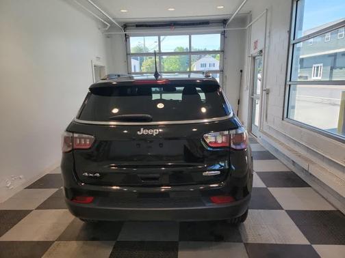 Diamond Black 2022 Jeep Compass Latitude