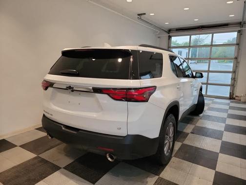 Summit White 2023 Chevrolet Traverse LT Cloth