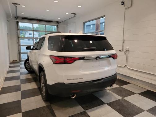 Summit White 2023 Chevrolet Traverse LT Cloth