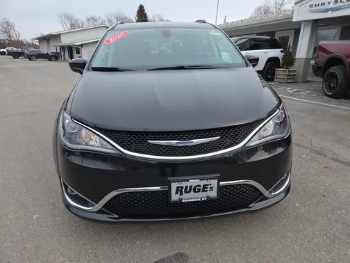 2020 Chrysler Pacifica Touring-L