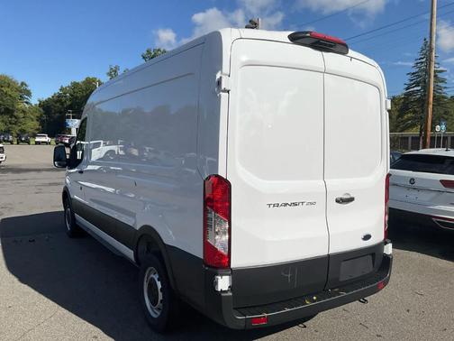 2025 Ford Transit-250 148 WB Medium Roof Cargo