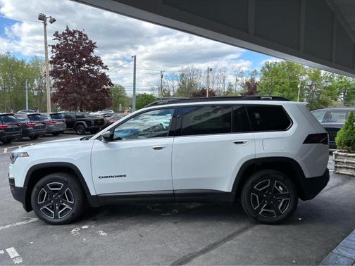 Bright White Clearcoat 2026 Jeep Cherokee Limited