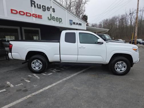 2022 Toyota Tacoma SR