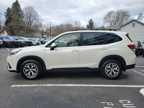 Crystal White Pearl 2023 Subaru Forester Premium