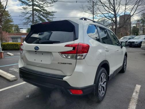 Crystal White Pearl 2023 Subaru Forester Premium