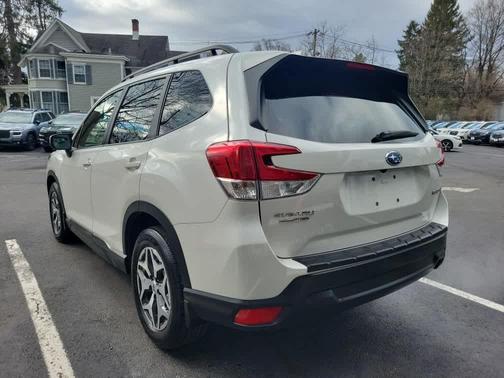 Crystal White Pearl 2023 Subaru Forester Premium
