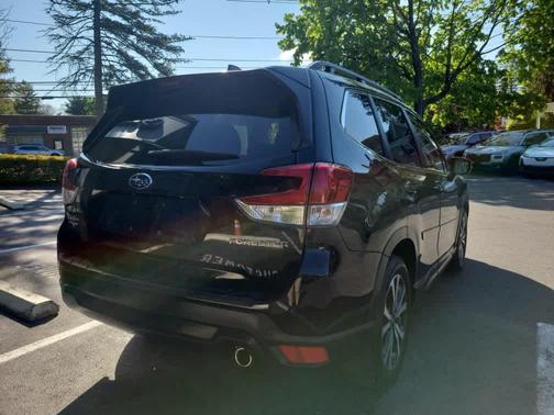 Crystal Black Silica 2022 Subaru Forester Limited