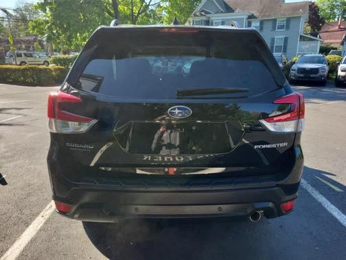Crystal Black Silica 2022 Subaru Forester Limited