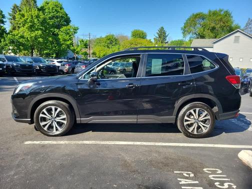 Crystal Black Silica 2022 Subaru Forester Limited