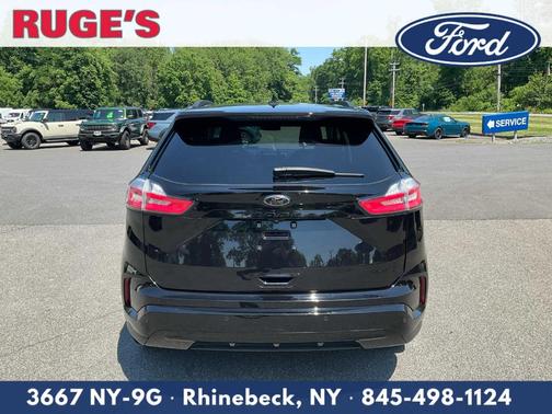 Agate Black 2022 Ford Edge SE