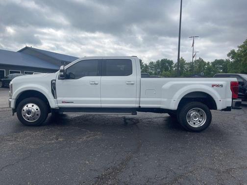 White 2022 Ford F-450 Lariat