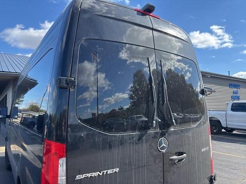 2024 Mercedes-Benz Sprinter 2500 144 WB Standard Roof Passenger