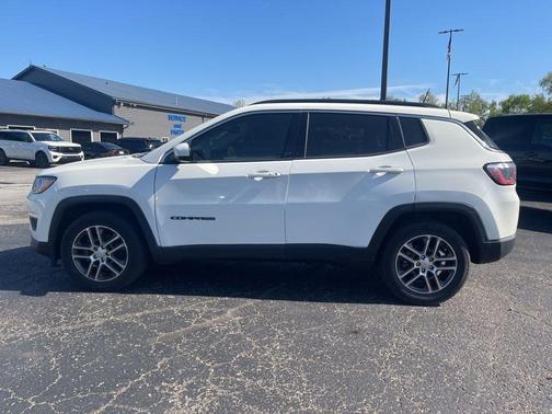 White 2018 Jeep Compass Latitude