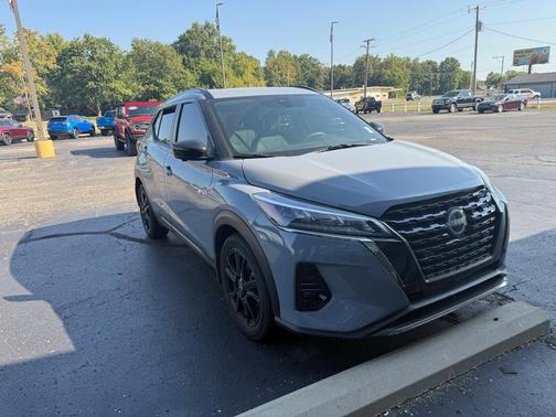 2022 Nissan Kicks SR