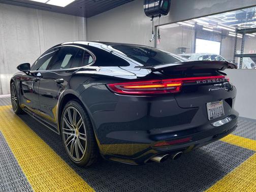 2017 Porsche Panamera Turbo