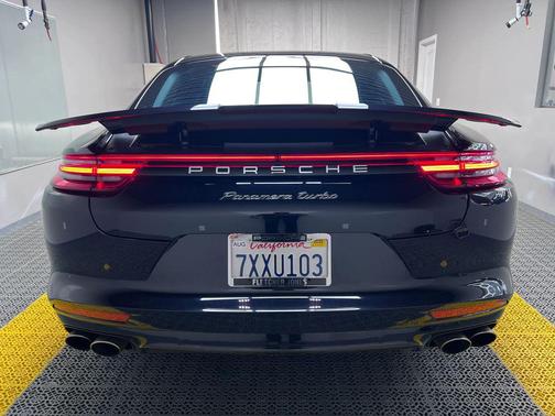 2017 Porsche Panamera Turbo