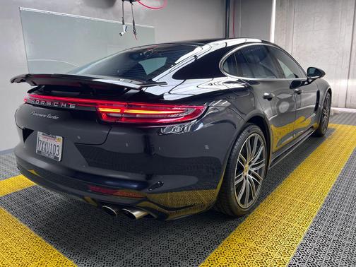 2017 Porsche Panamera Turbo