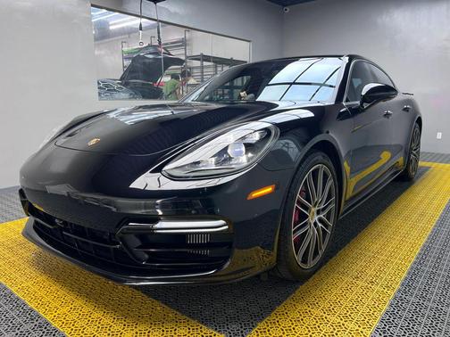 2017 Porsche Panamera Turbo
