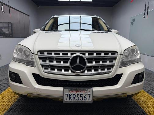 White 2011 Mercedes-Benz M-Class 4MATIC