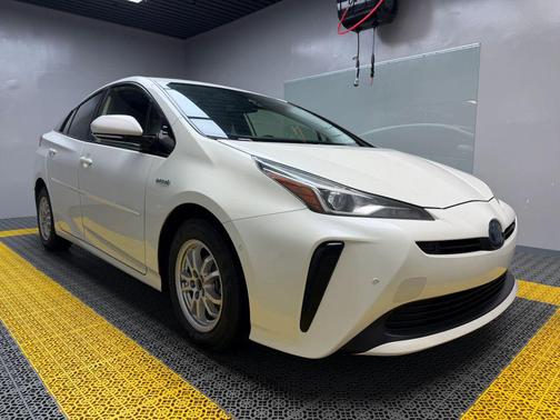 2019 Toyota Prius LE