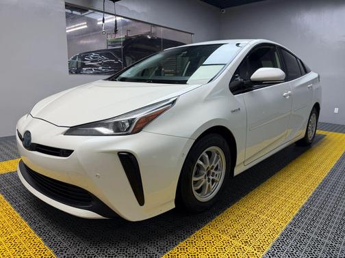 2019 Toyota Prius LE