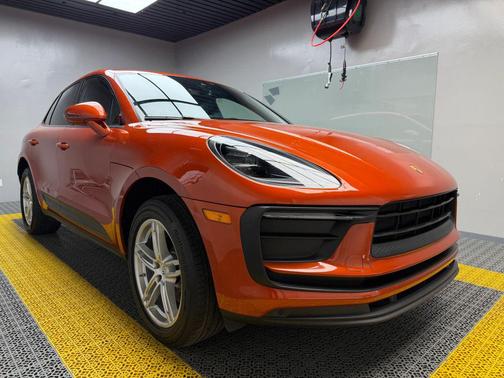 Papaya Metallic 2022 Porsche Macan Macan Sport Edition