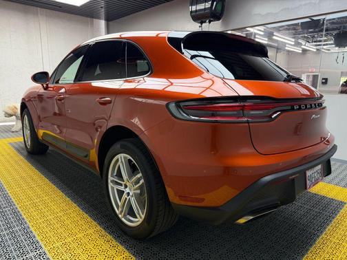 Papaya Metallic 2022 Porsche Macan Macan Sport Edition