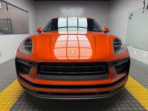 Papaya Metallic 2022 Porsche Macan Macan Sport Edition