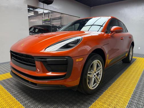 Papaya Metallic 2022 Porsche Macan Macan Sport Edition