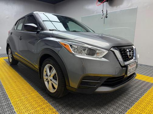 Gun Metallic 2020 Nissan Kicks S