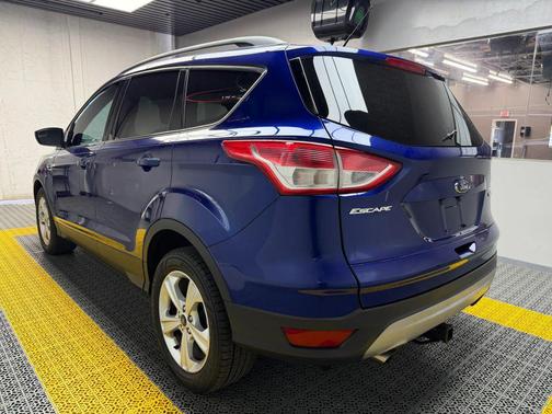 Deep Impact Blue 2016 Ford Escape SE