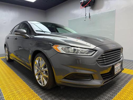 Gray 2016 Ford Fusion SE
