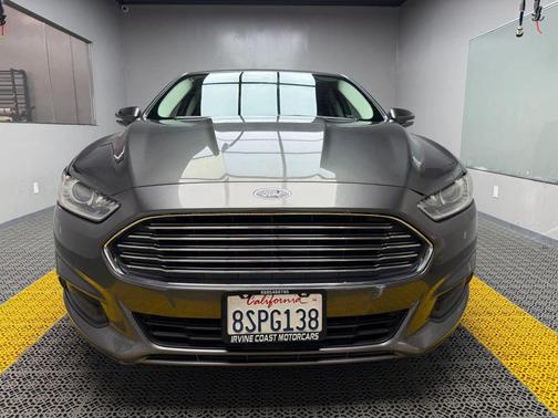 Gray 2016 Ford Fusion SE