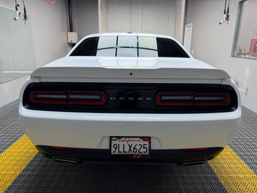 White Knuckle Clearcoat 2020 Dodge Challenger SXT