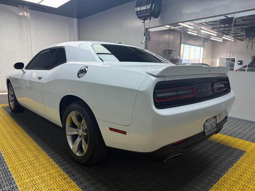 White Knuckle Clearcoat 2020 Dodge Challenger SXT